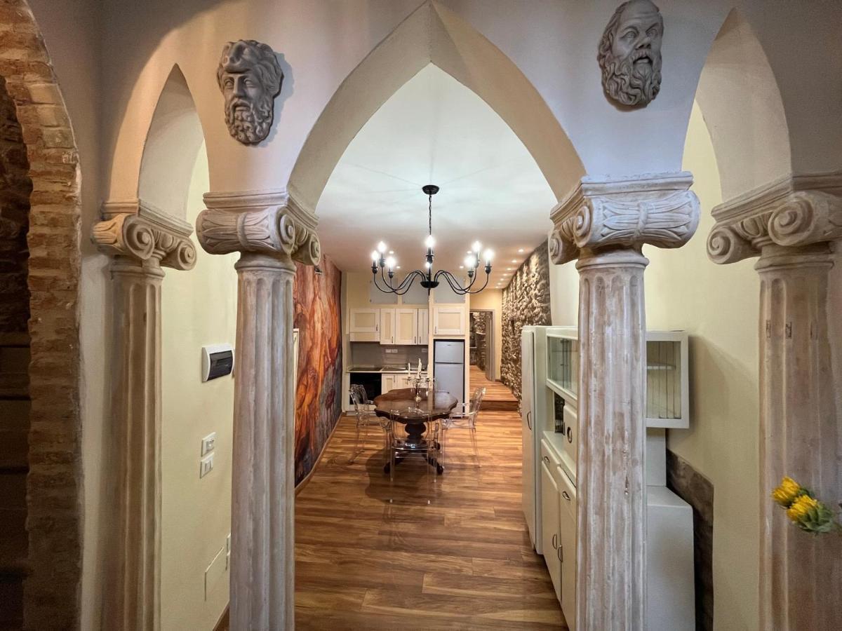 Cortona Suite - The House With Well And The Frescos Palace المظهر الخارجي الصورة